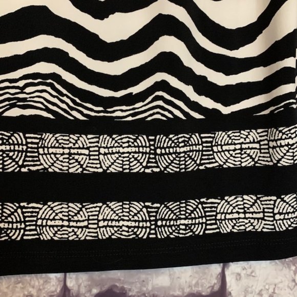 Chico's Size M Black & White Skirt - Picture 4 of 9